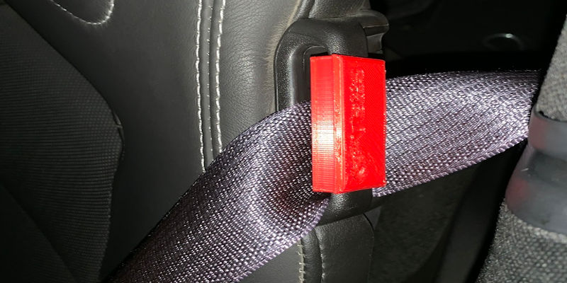 seat belt clip